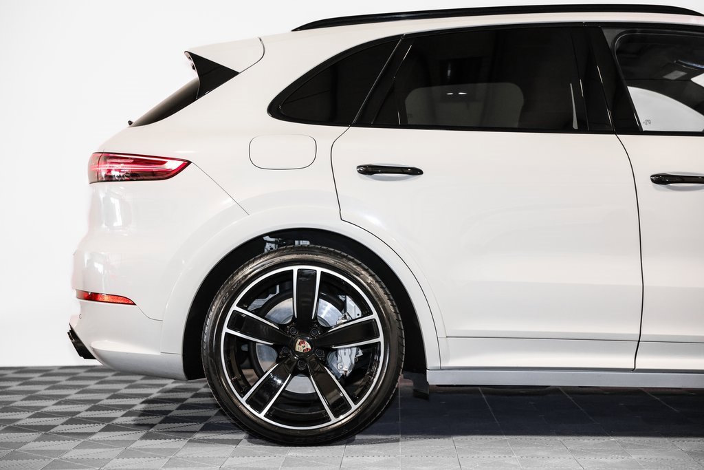 Used 2019 Porsche Cayenne Turbo image 2