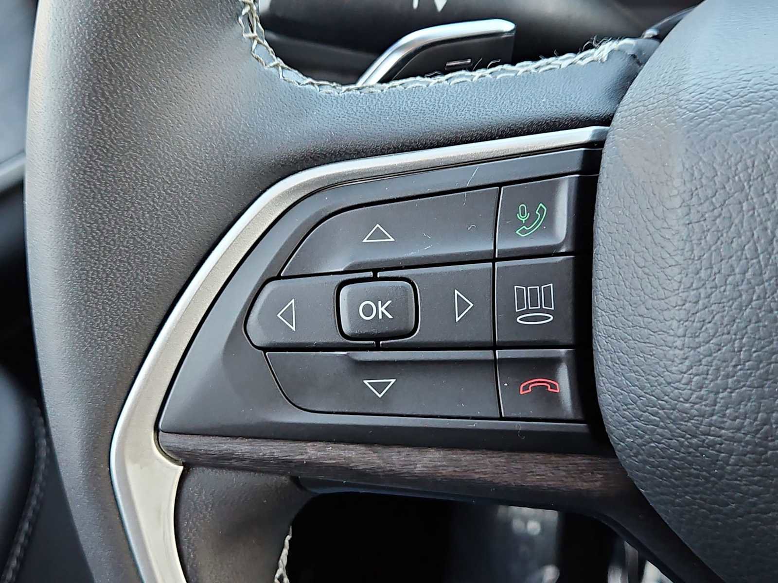 Used 2022 Jeep Grand Cherokee Limited 4xe image 25