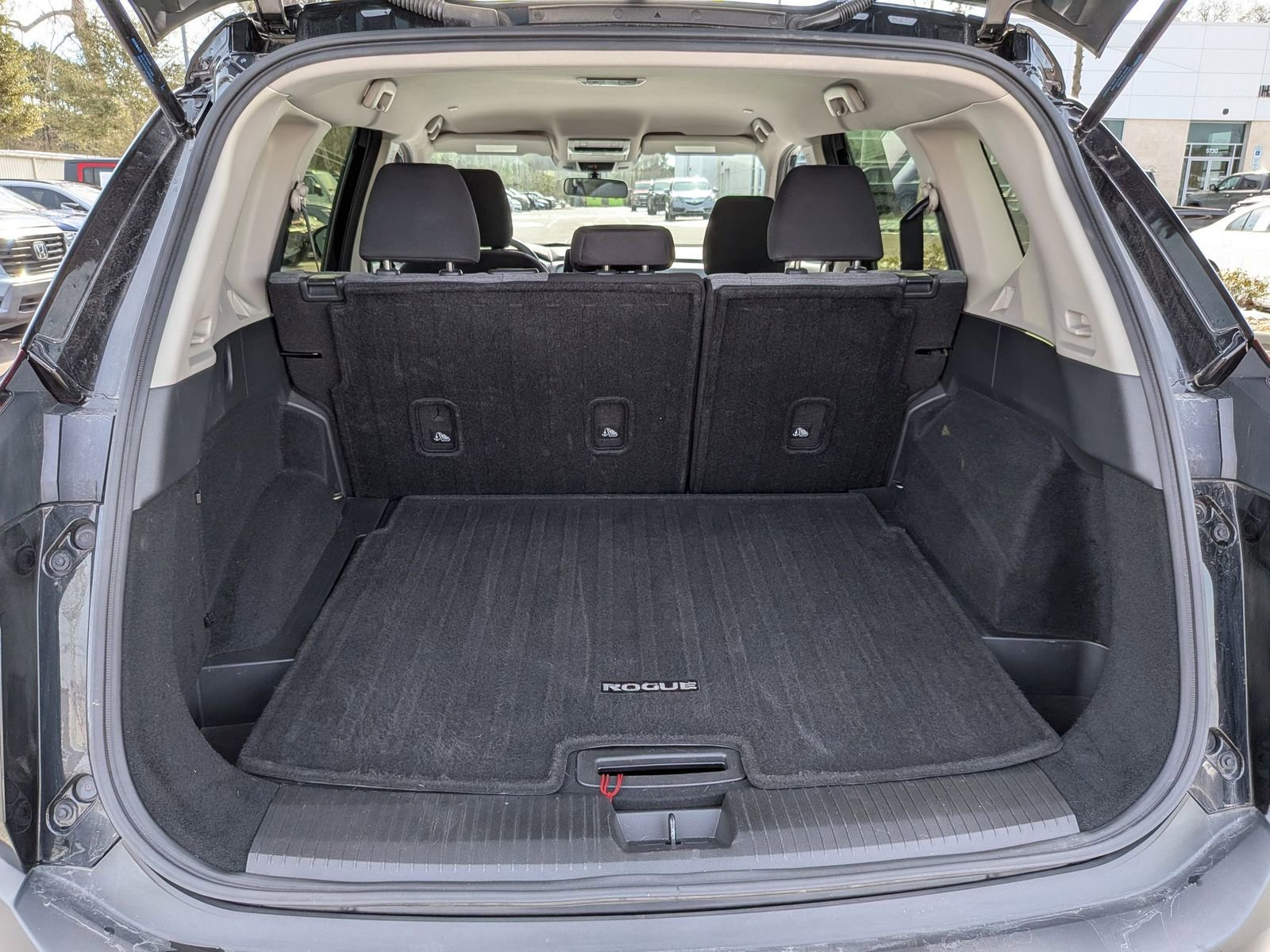 Used 2023 Nissan Rogue SV image 31