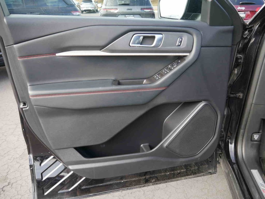 Used 2025 Ford Explorer ST-Line image 24