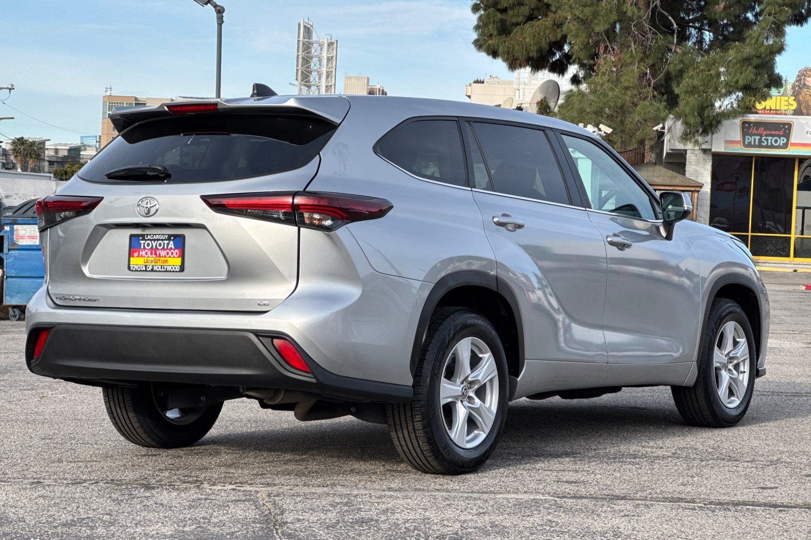 Certified 2025 Toyota Highlander LE FWD image 4