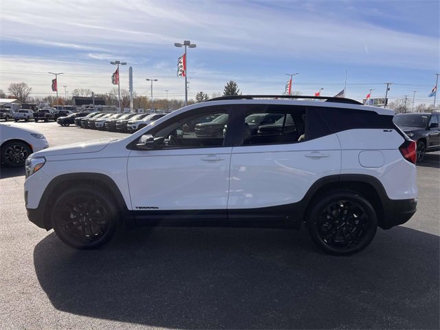 Used 2021 GMC Terrain SLT w/ Elevation Edition image 4