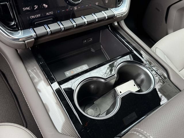 New 2026 GMC Yukon XL Elevation AWD/4WD image 18