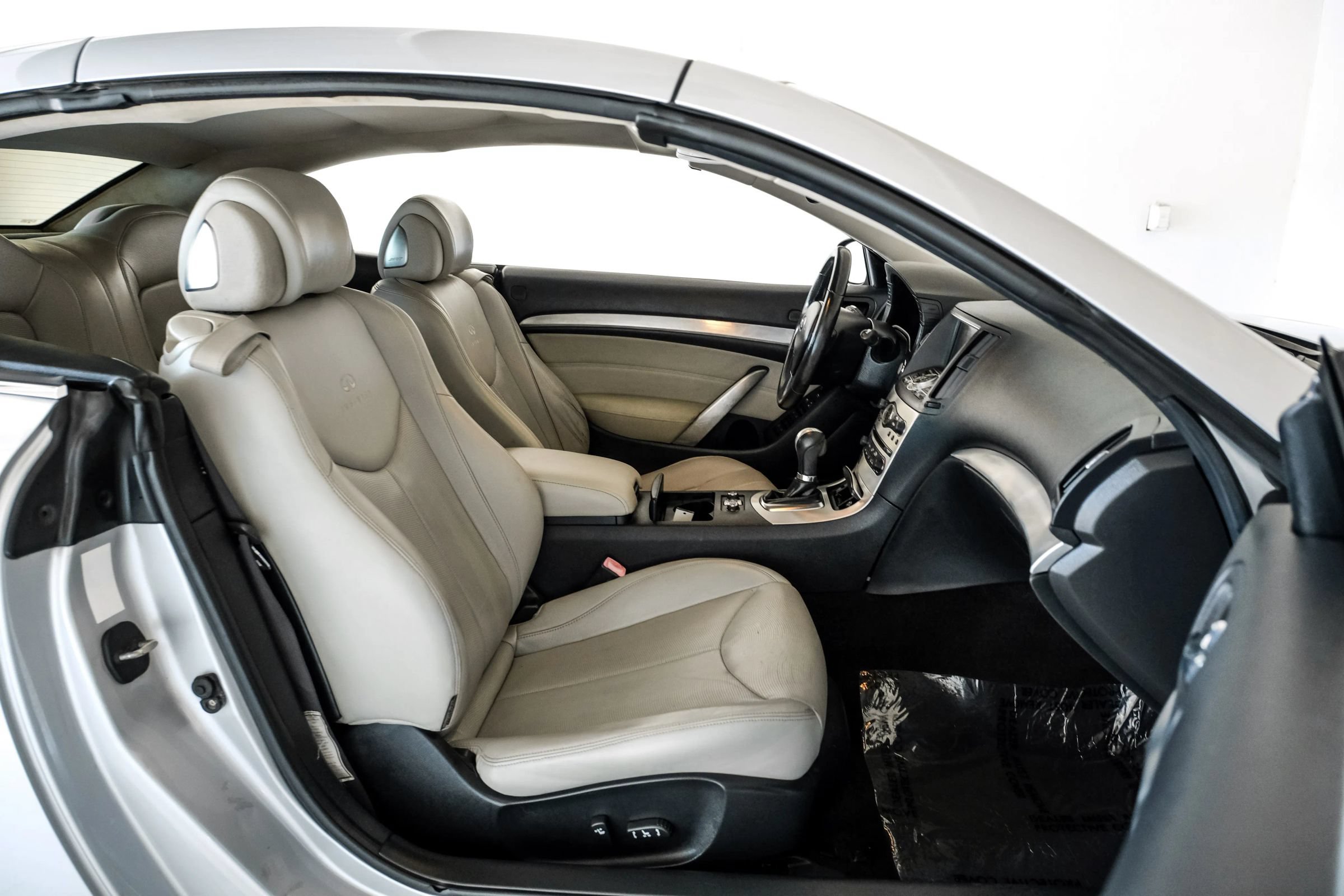 Used 2009 INFINITI G37 Convertible w/ Premium Pkg RWD image 30