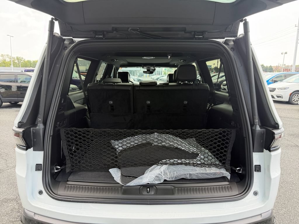 New 2026 Jeep Grand Wagoneer L Limited AWD/4WD image 17