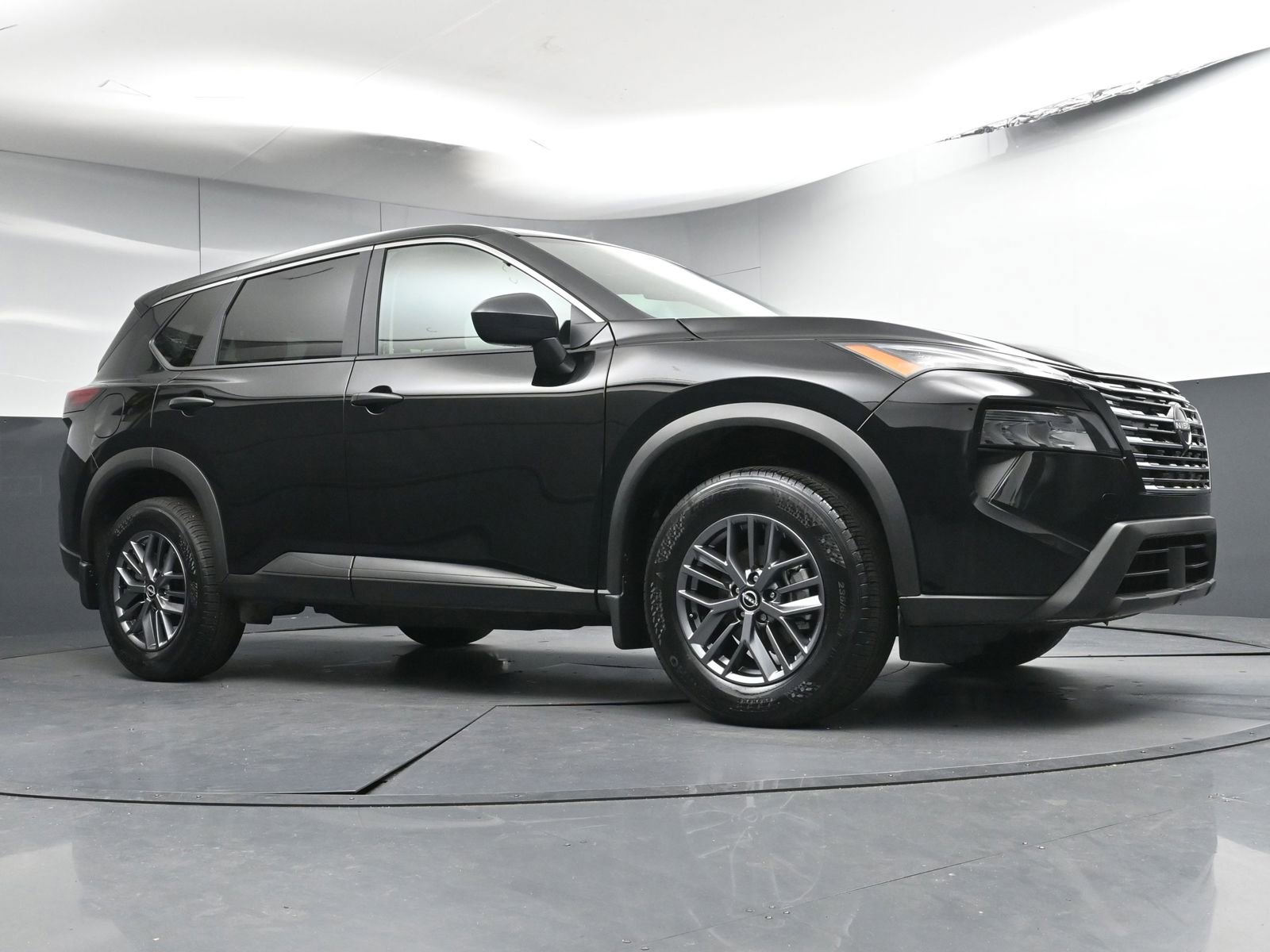 Used 2025 Nissan Rogue S image 22