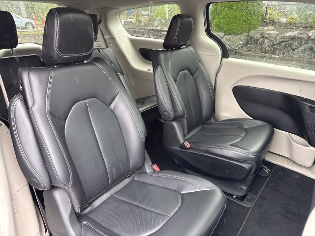 Used 2023 Chrysler Pacifica Limited FWD image 22