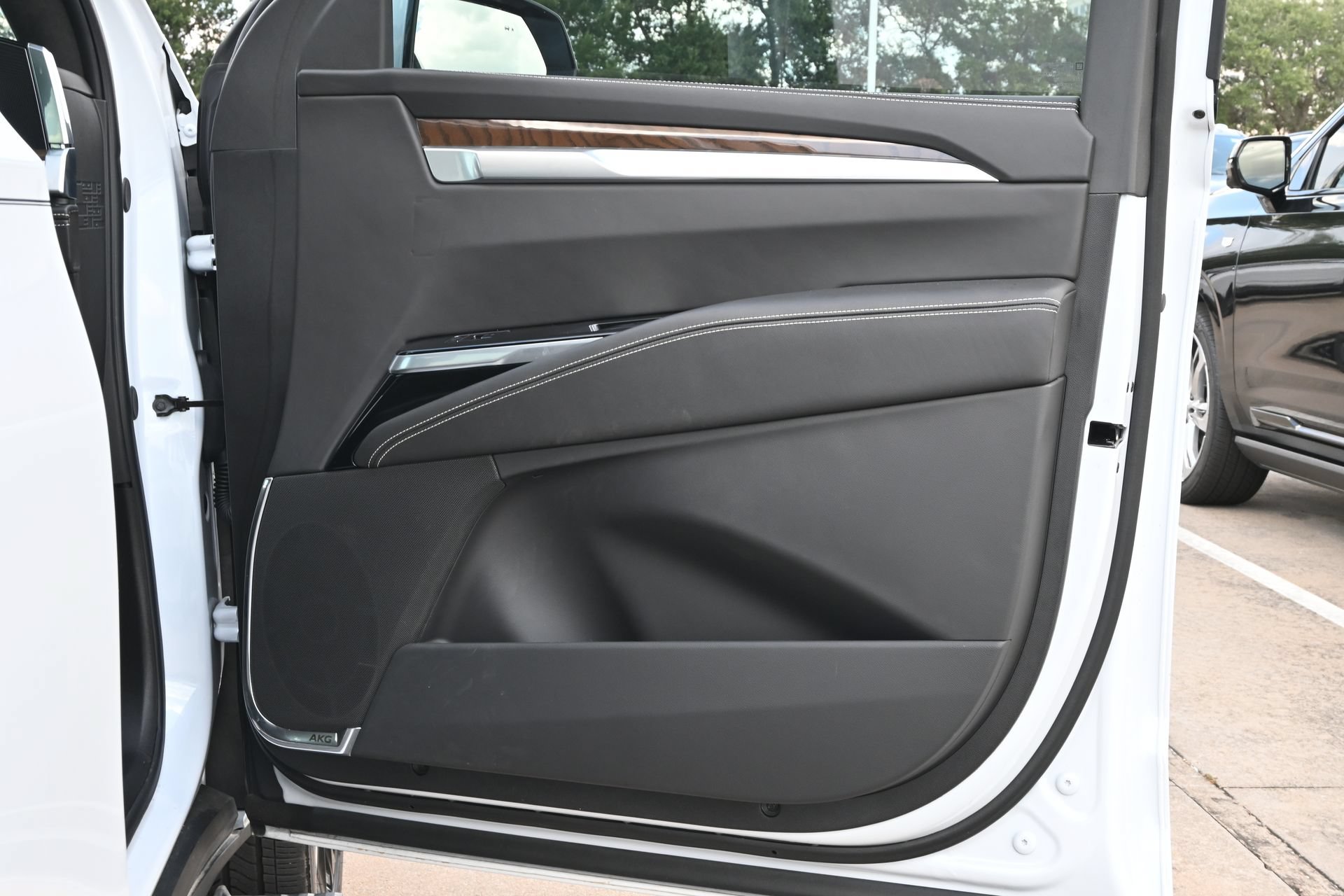 Certified 2026 Cadillac Escalade ESV Platinum Sport w/ LPO, ONYX Package AWD/4WD image 26