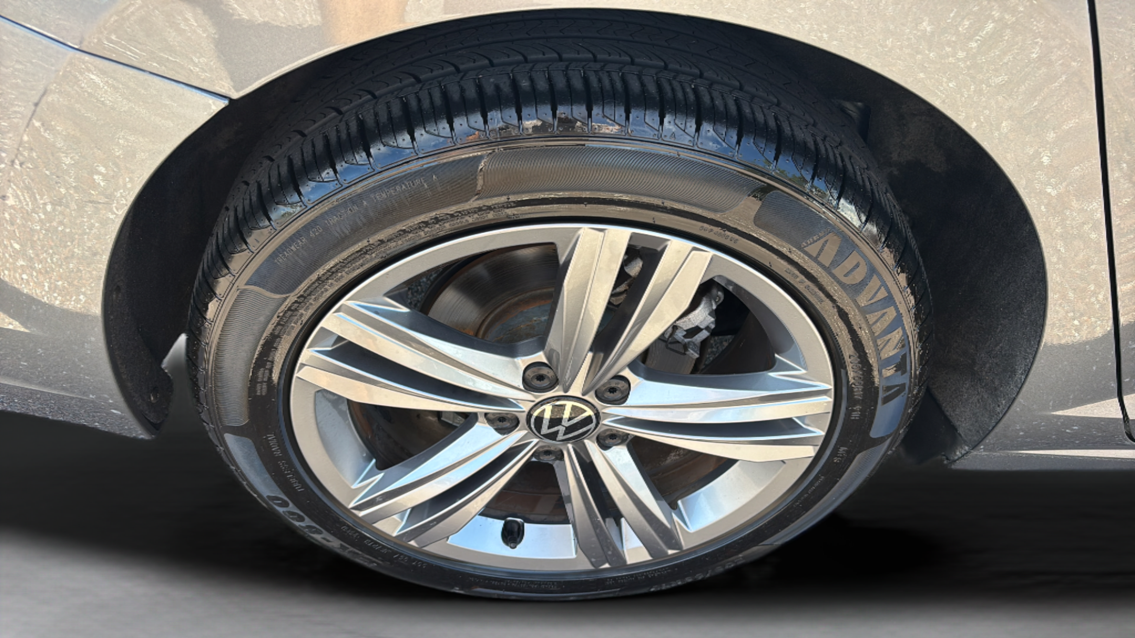 Used 2024 Volkswagen Jetta SE FWD image 34