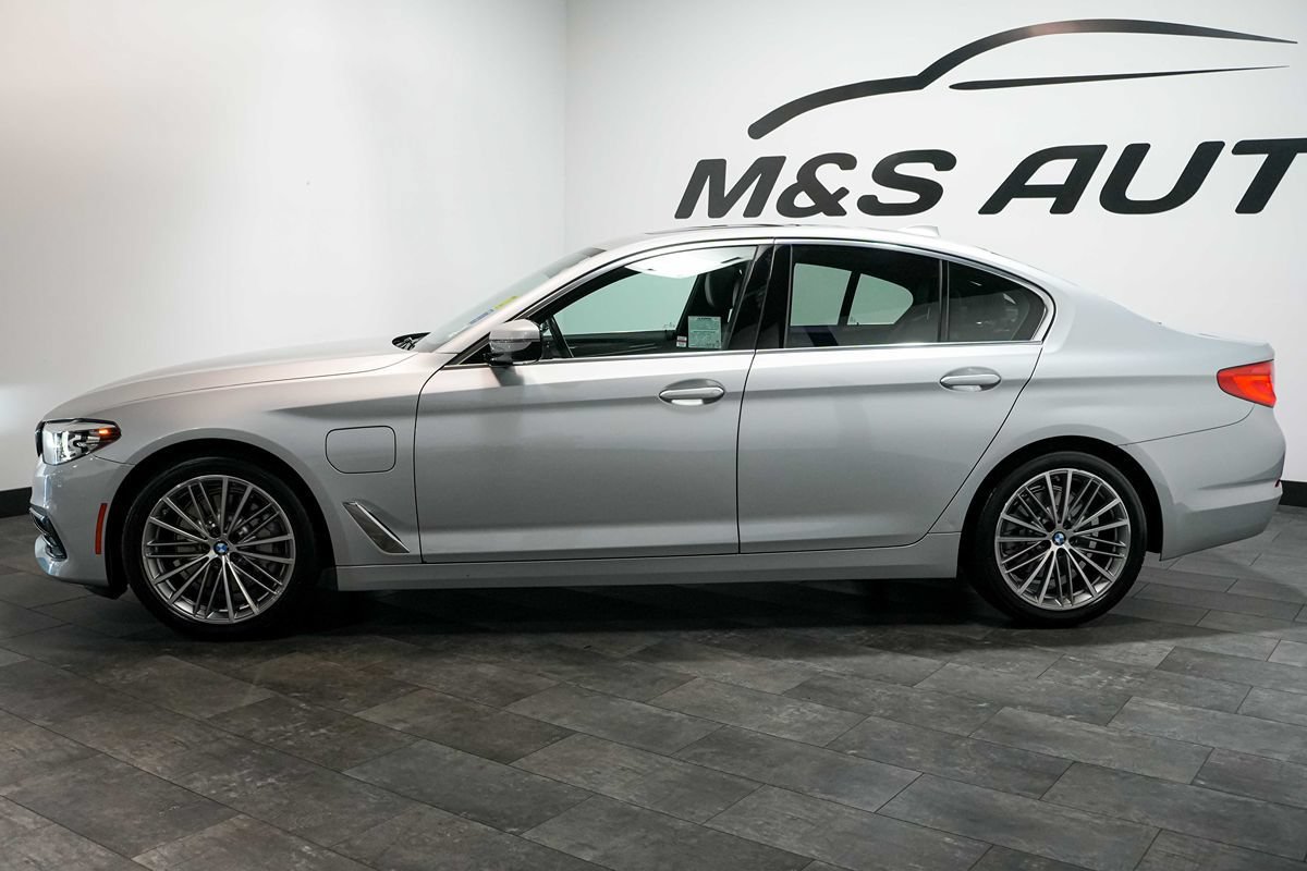 Used 2020 BMW 530e xDrive AWD/4WD image 3