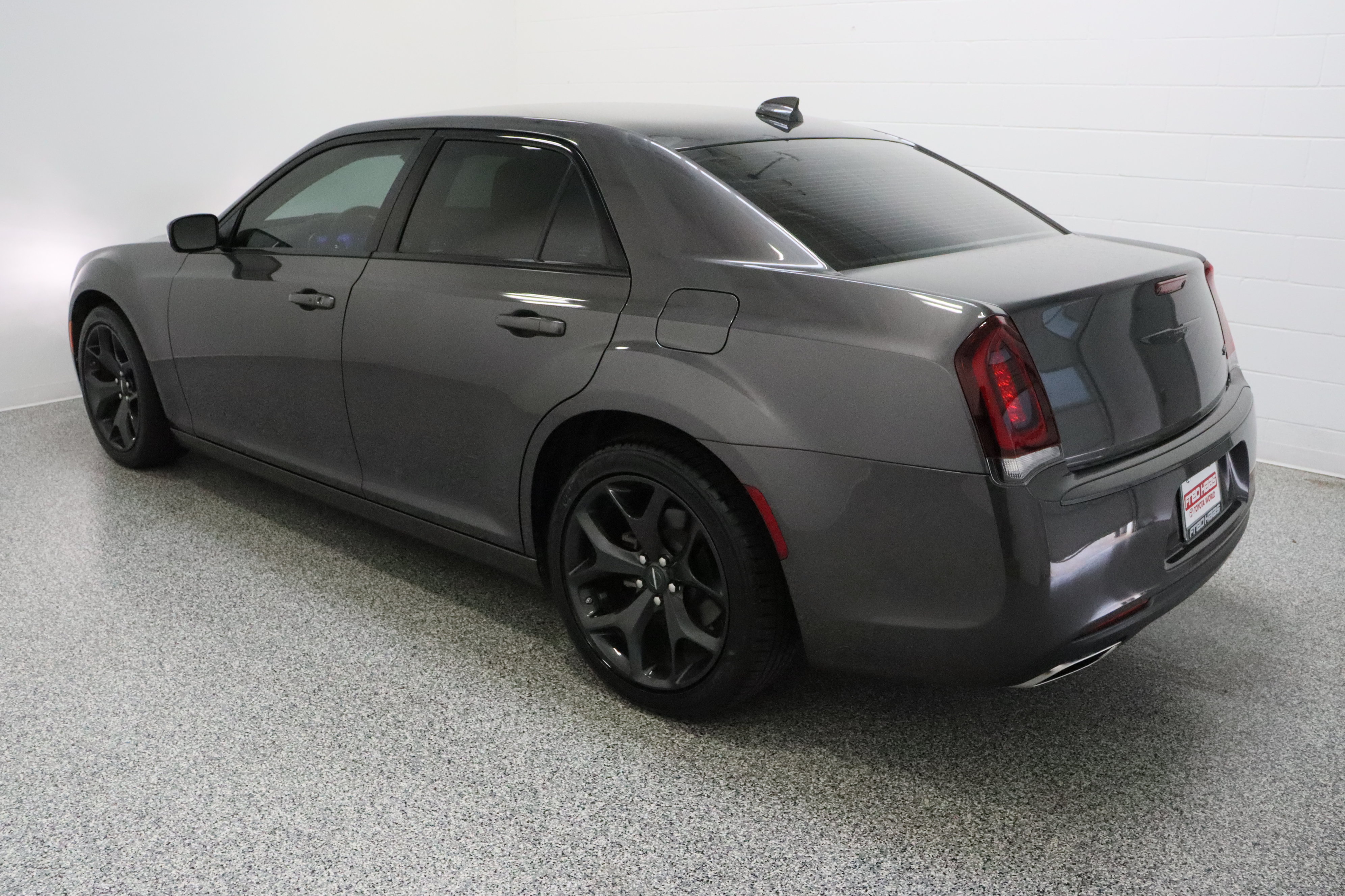 Used 2023 Chrysler 300 Touring w/ Sport Appearance Package RWD image 9
