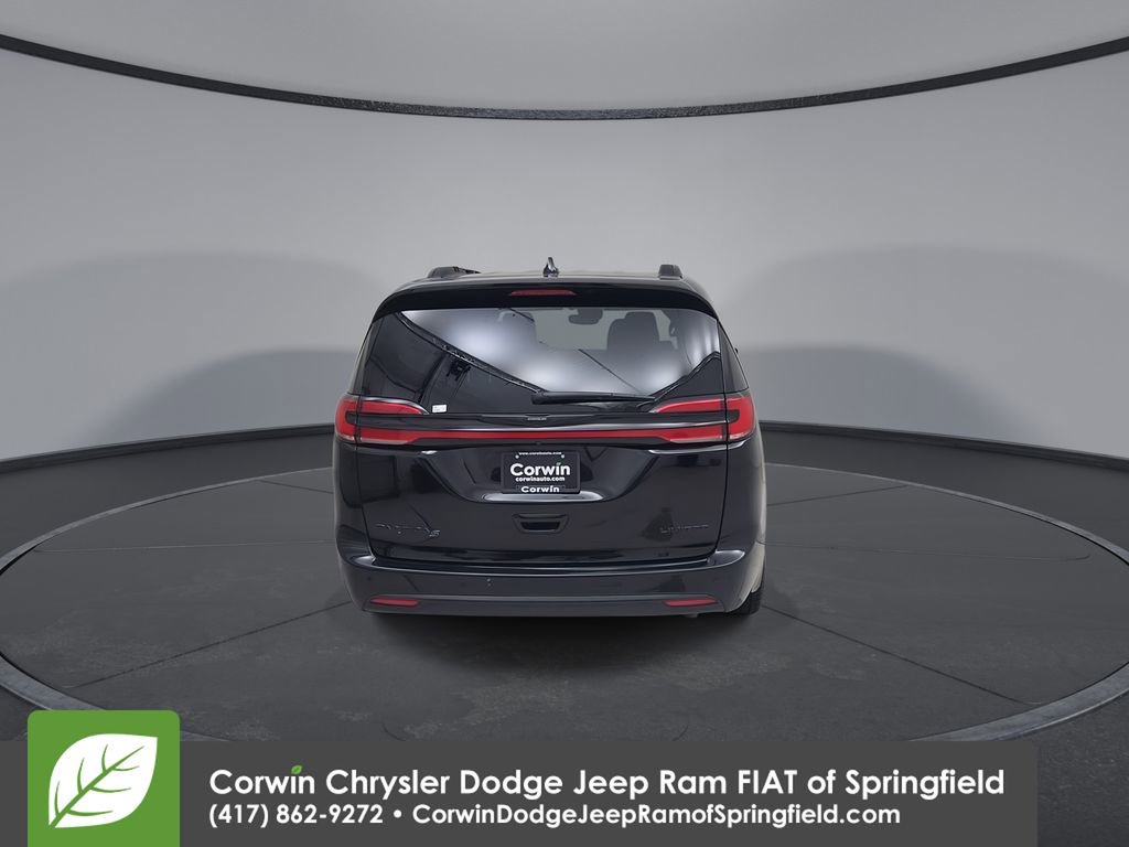 Certified 2025 Chrysler Pacifica Limited image 13