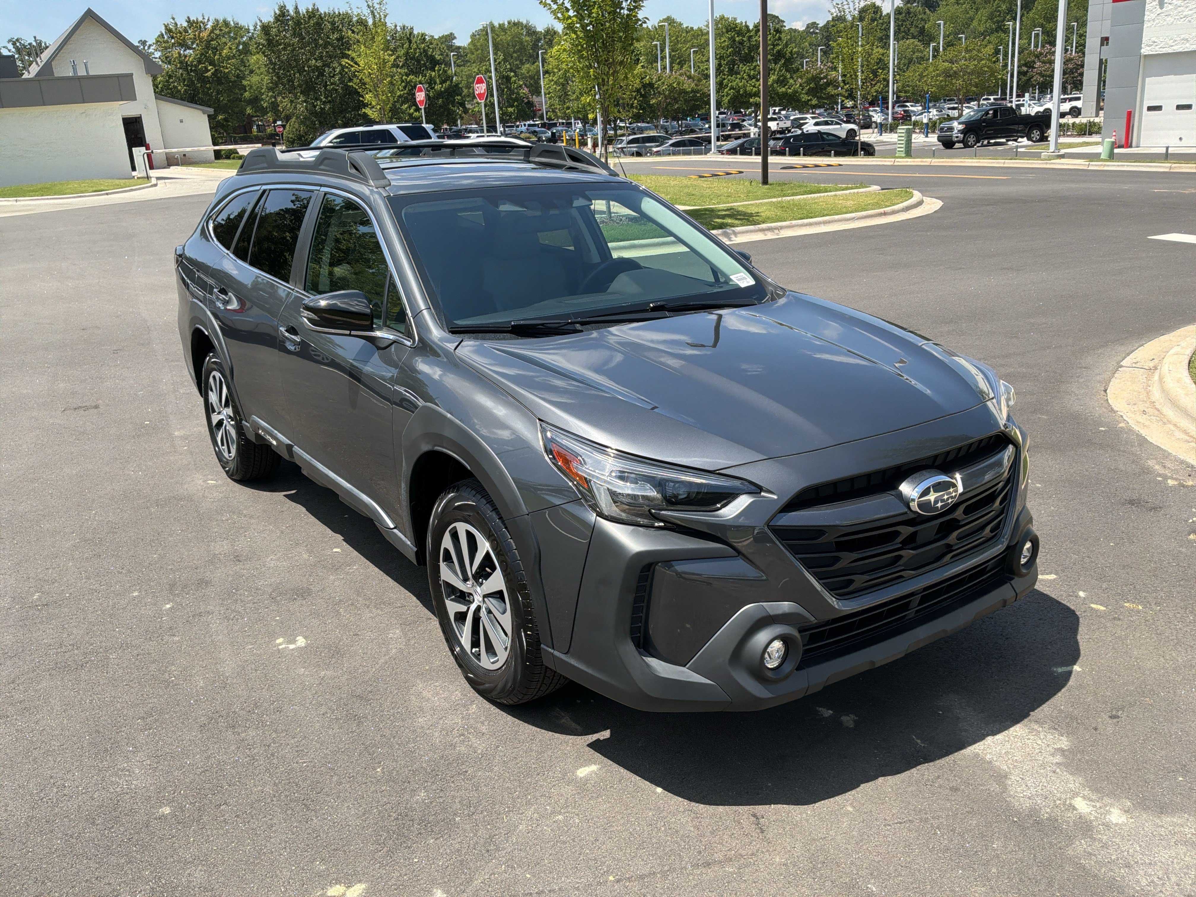 Used 2024 Subaru Outback Premium AWD/4WD image 2