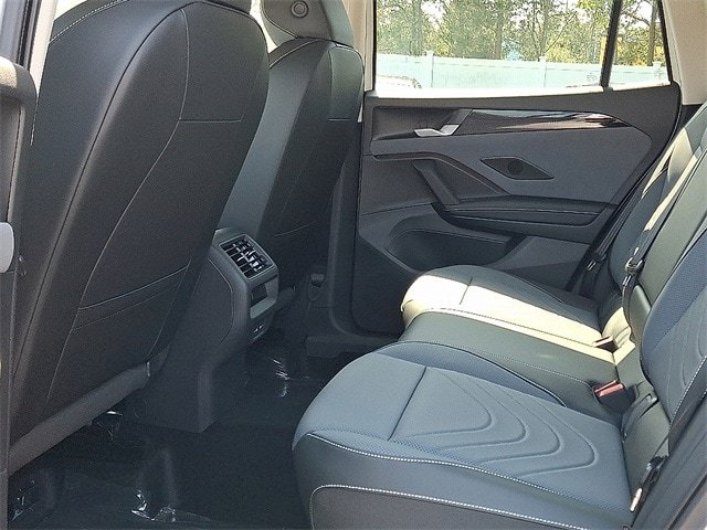 New 2025 Volkswagen Tiguan SE w/ Panoramic Sunroof Package AWD/4WD image 7