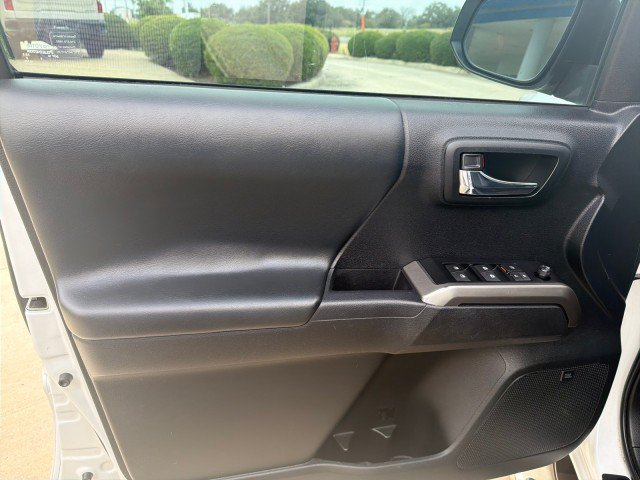 Used 2023 Toyota Tacoma Limited AWD/4WD image 4