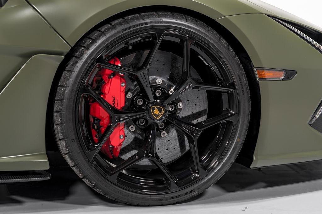 Used 2025 Lamborghini Revuelto image 46