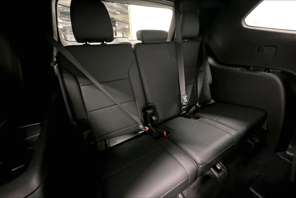 Used 2025 Buick Enclave Preferred FWD image 36