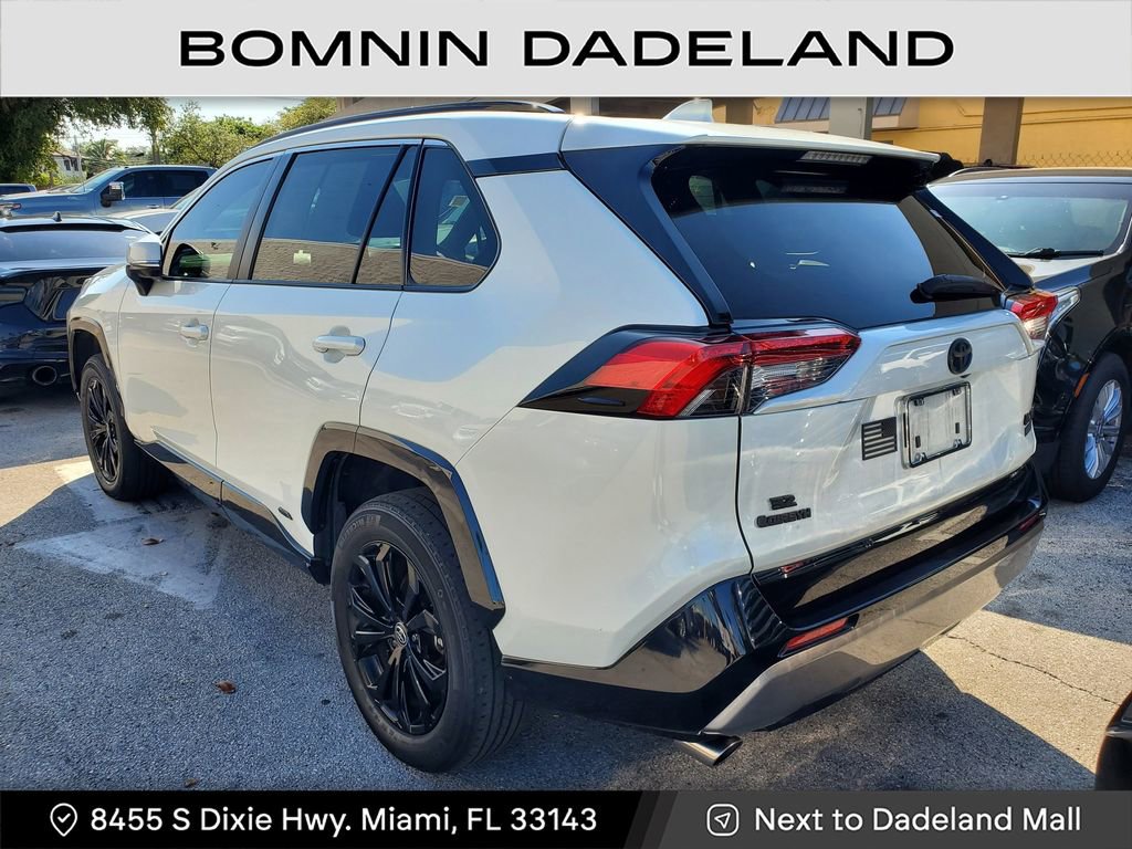 Used 2022 Toyota RAV4 SE image 4