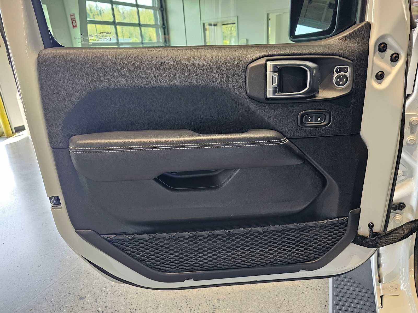 Used 2018 Jeep Wrangler Unlimited Sahara w/ Cold Weather Group image 20
