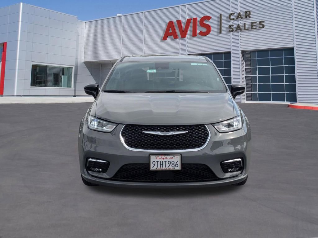 Used 2025 Chrysler Pacifica Select image 2