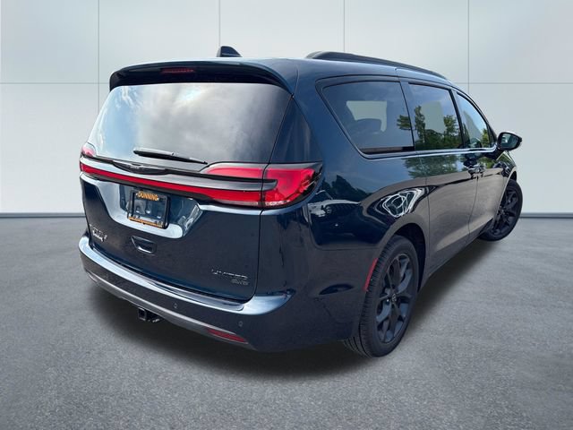 Used 2025 Chrysler Pacifica Limited w/ Trailer Tow Group AWD/4WD image 4