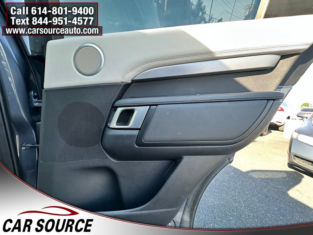 Used 2025 Land Rover Discovery Dynamic SE AWD/4WD image 24