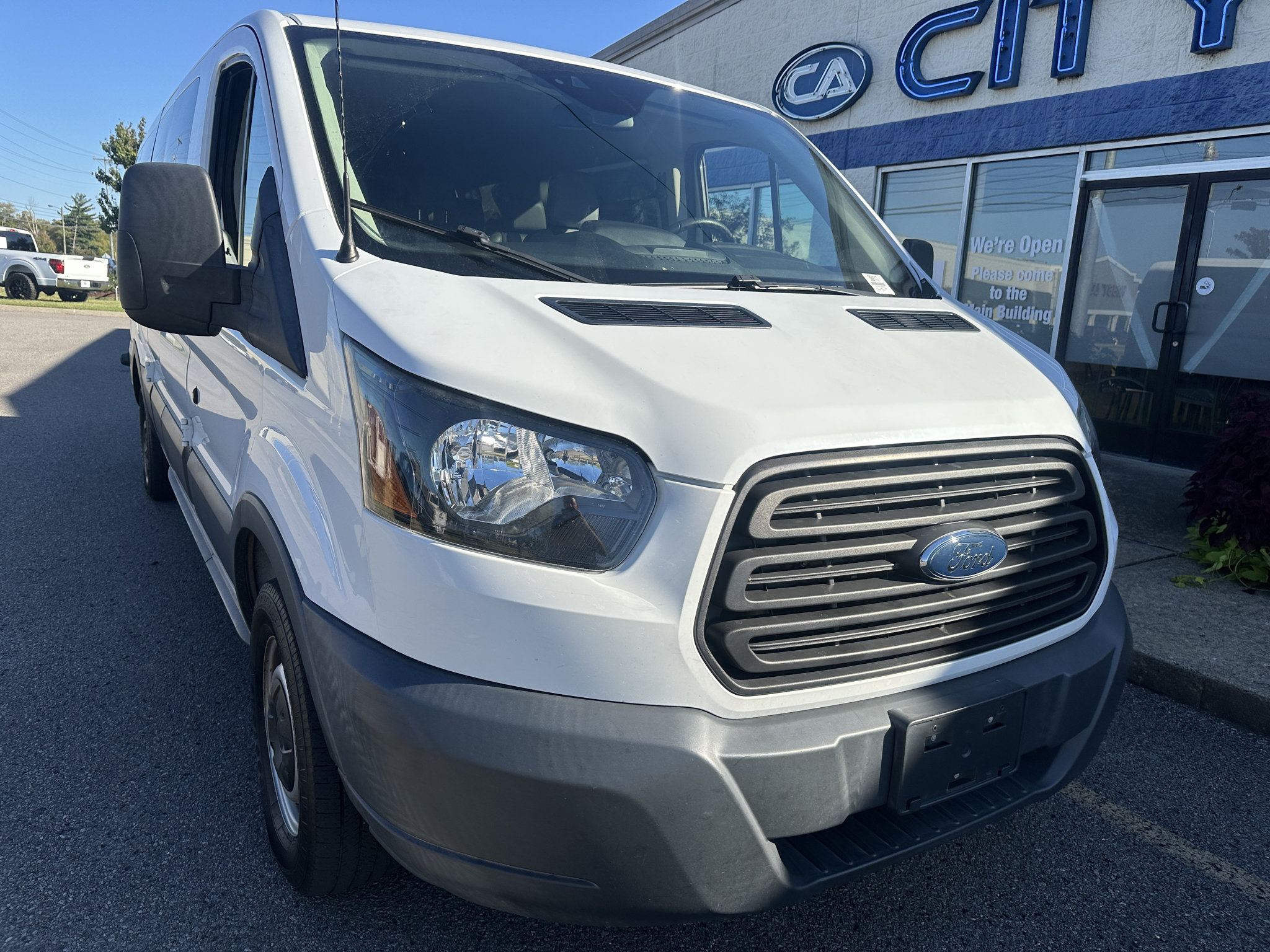 Used 2018 Ford Transit 350 XL RWD image 2