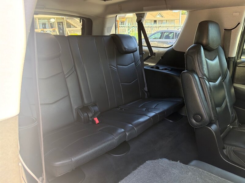 Used 2018 Cadillac Escalade ESV Premium Luxury AWD/4WD image 33