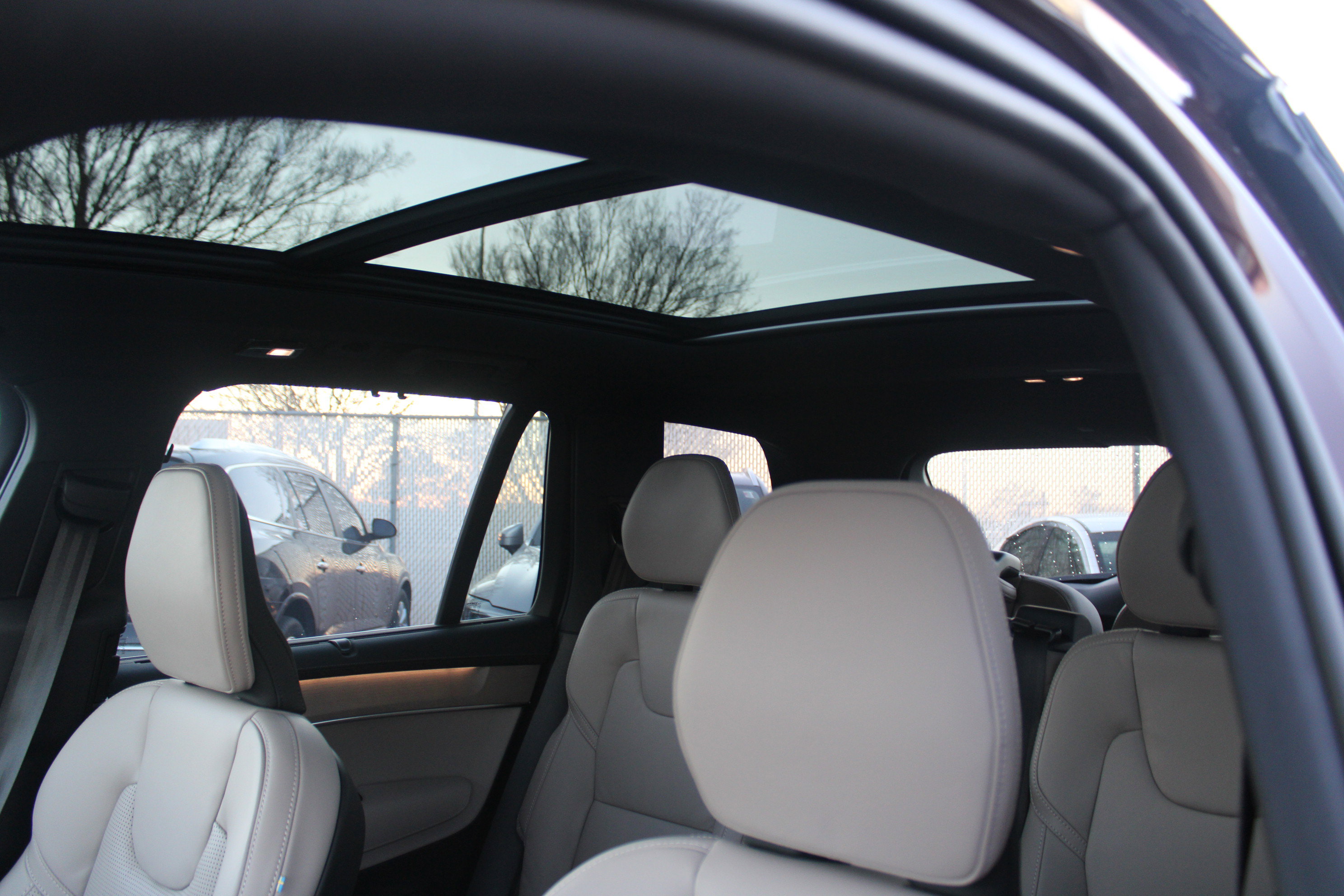 New 2026 Volvo XC90 T8 Ultra w/ Protection Package Premier AWD/4WD image 10