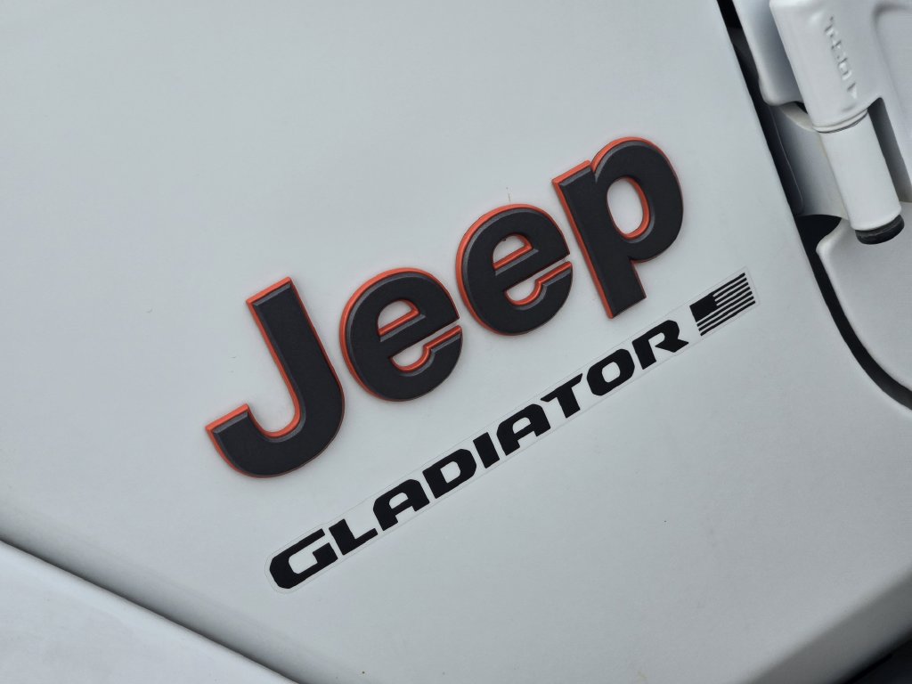 Used 2025 Jeep Gladiator Mojave w/ Convenience Group AWD/4WD image 10