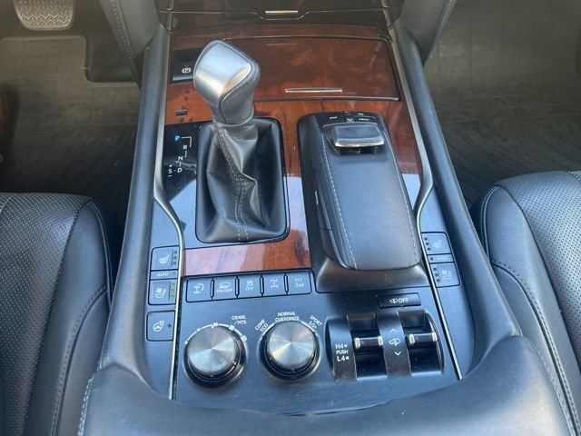 Used 2016 Lexus LX 570 4WD w/ Luxury Package image 18