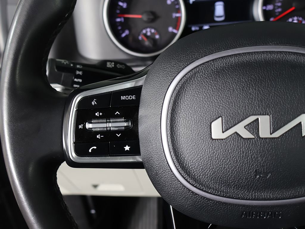 Used 2024 Kia Carnival LX FWD image 30