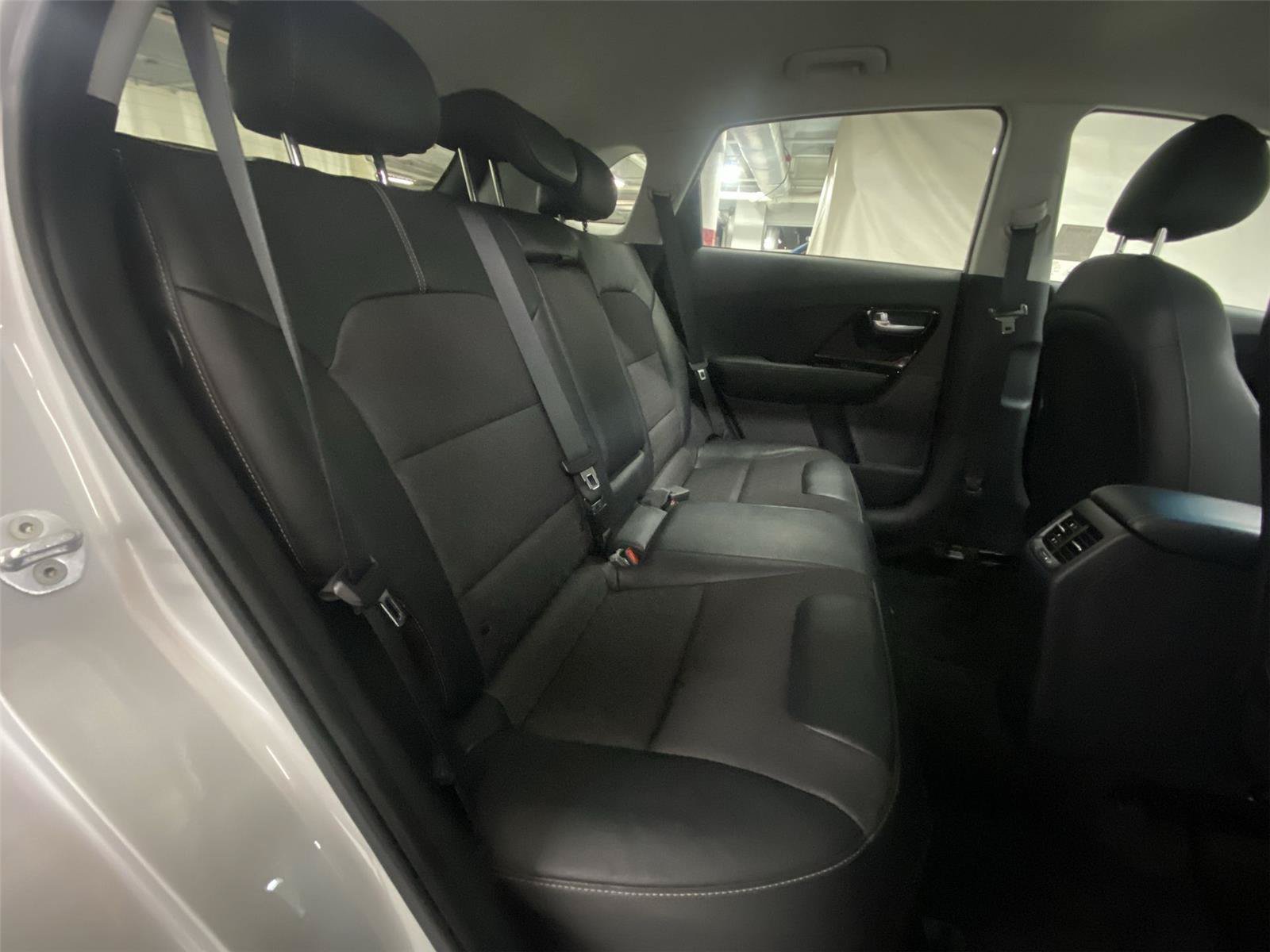 Used 2020 Kia Niro EX FWD image 27