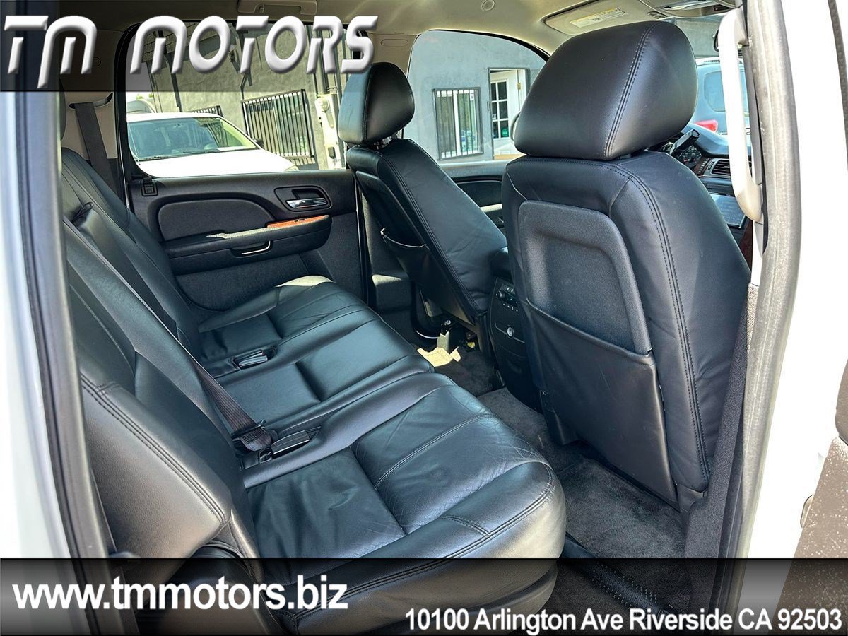 Used 2011 Chevrolet Suburban LT w/ Regional Value Package RWD image 8