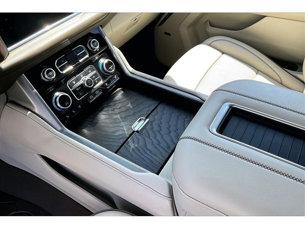 Used 2023 GMC Yukon XL Denali w/ Denali Reserve Package AWD/4WD image 15