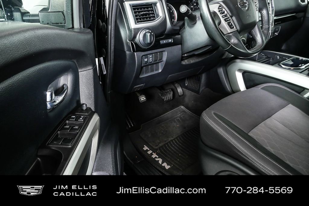 Used 2020 Nissan Titan SV w/ SV Convenience Package image 8