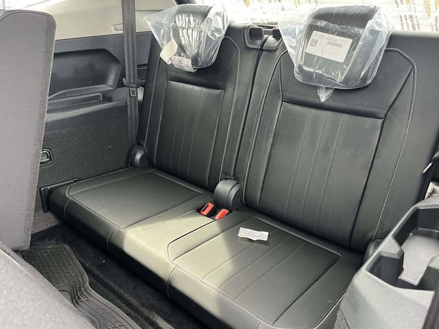 Used 2023 Volkswagen Tiguan SE w/ Panoramic Sunroof Package FWD image 17