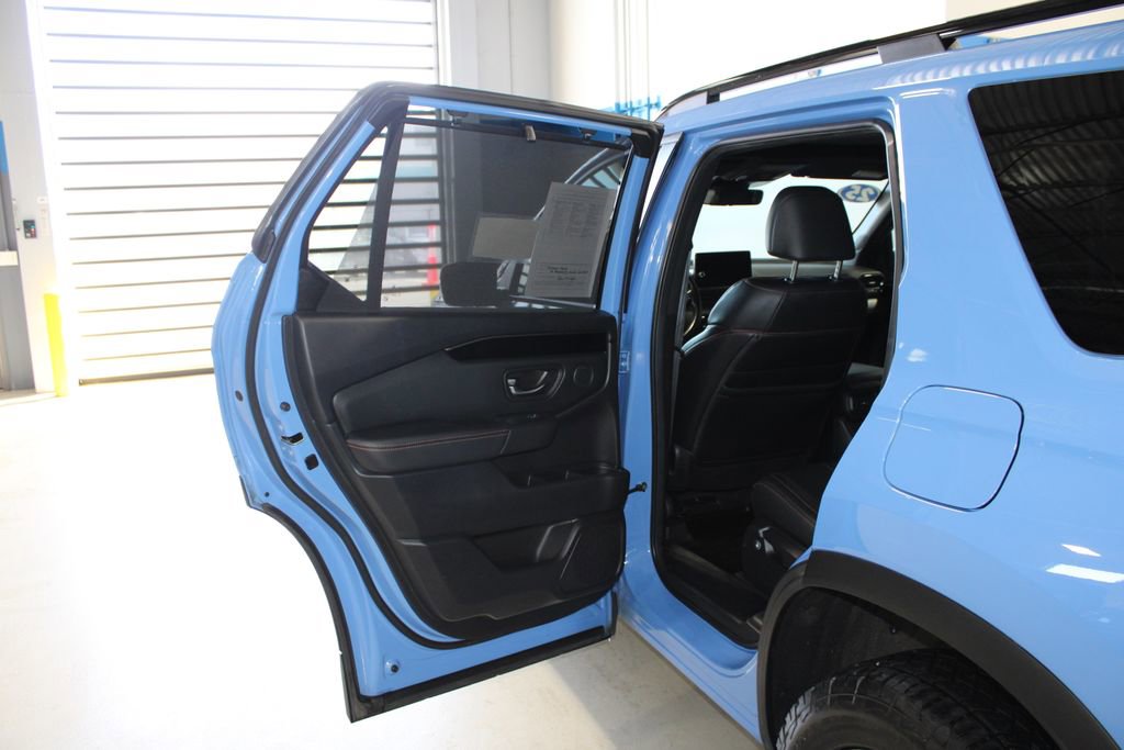 Certified 2025 Honda Pilot TrailSport image 17