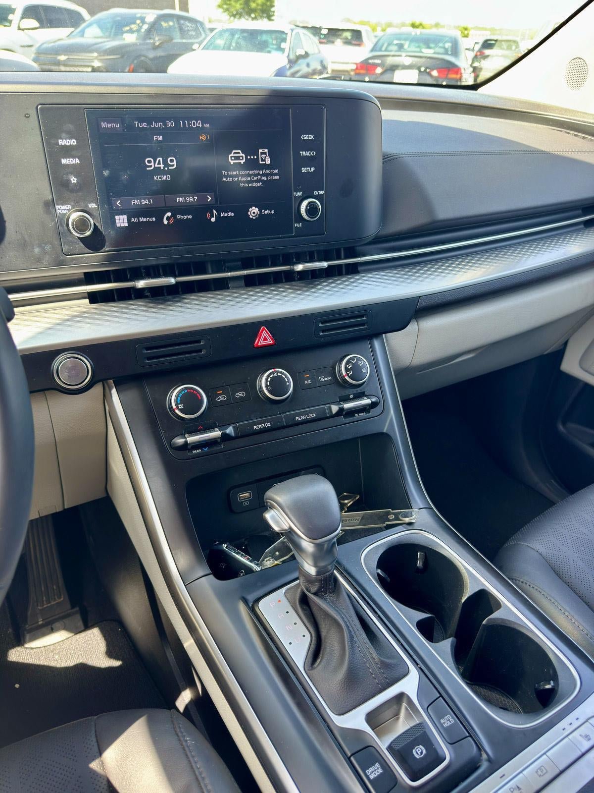 Certified 2024 Kia Carnival LX FWD image 23