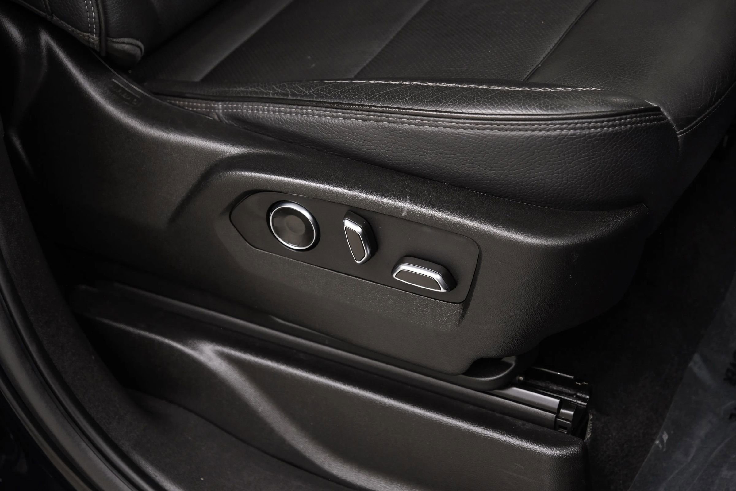 Used 2021 GMC Yukon Denali w/ Denali Premium Package image 45