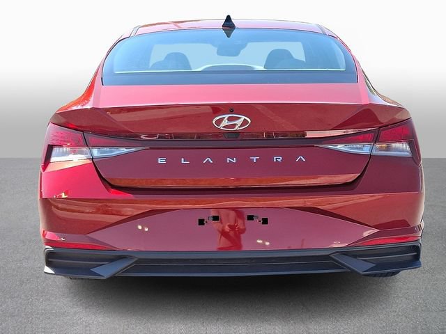 Used 2023 Hyundai Elantra SEL w/ Cargo Package FWD image 5