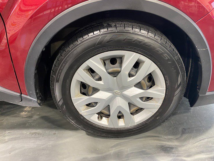 Used 2019 Toyota C-HR LE image 7