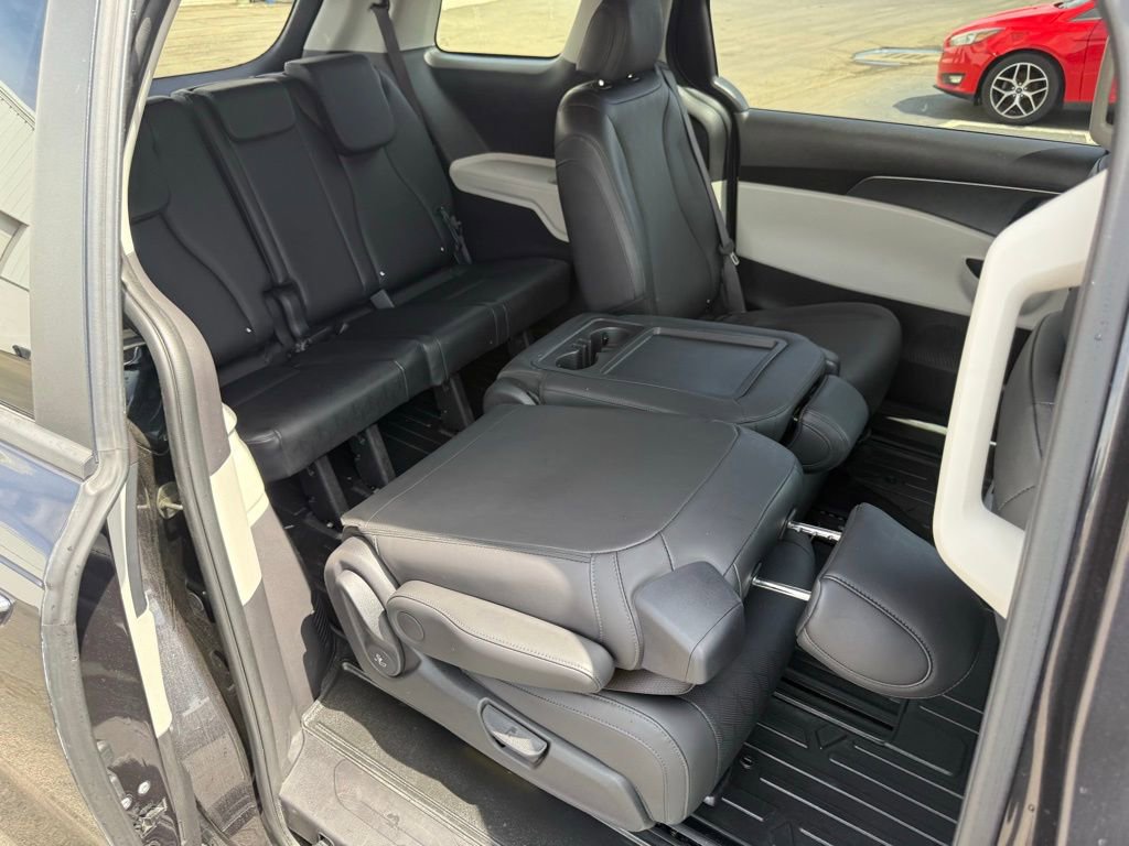 Used 2024 Kia Carnival LX FWD image 52