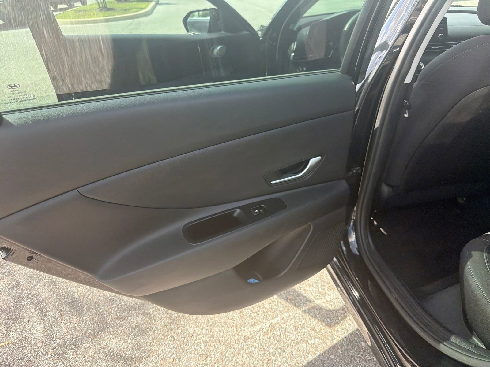 Used 2021 Hyundai Elantra SE w/ Preferred Accessory Package image 19