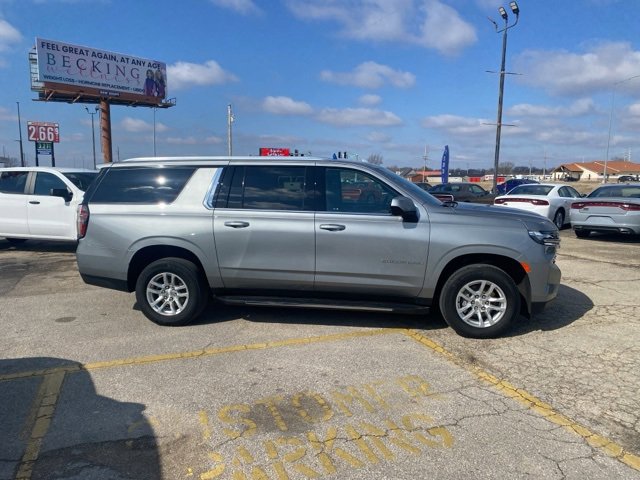 Used 2023 Chevrolet Suburban LT image 7