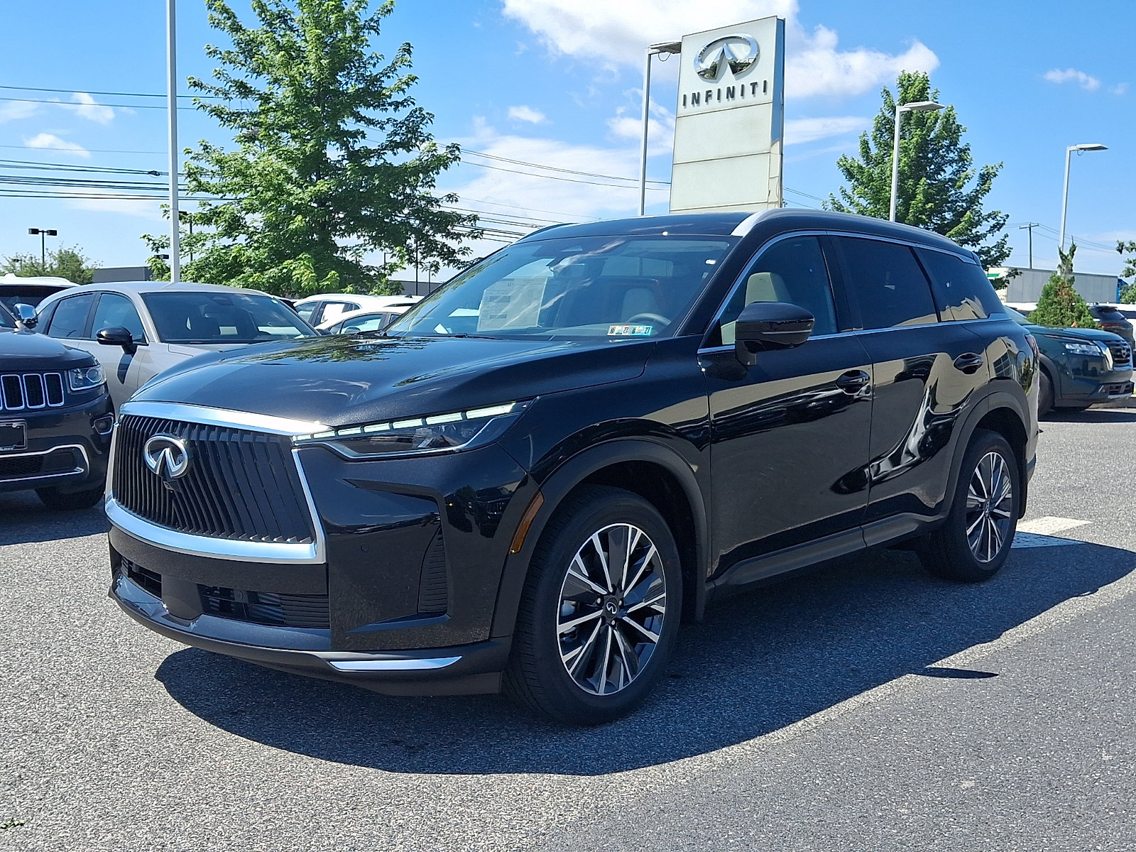 New 2027 INFINITI QX60 Luxe w/ Cargo Package AWD/4WD image 2