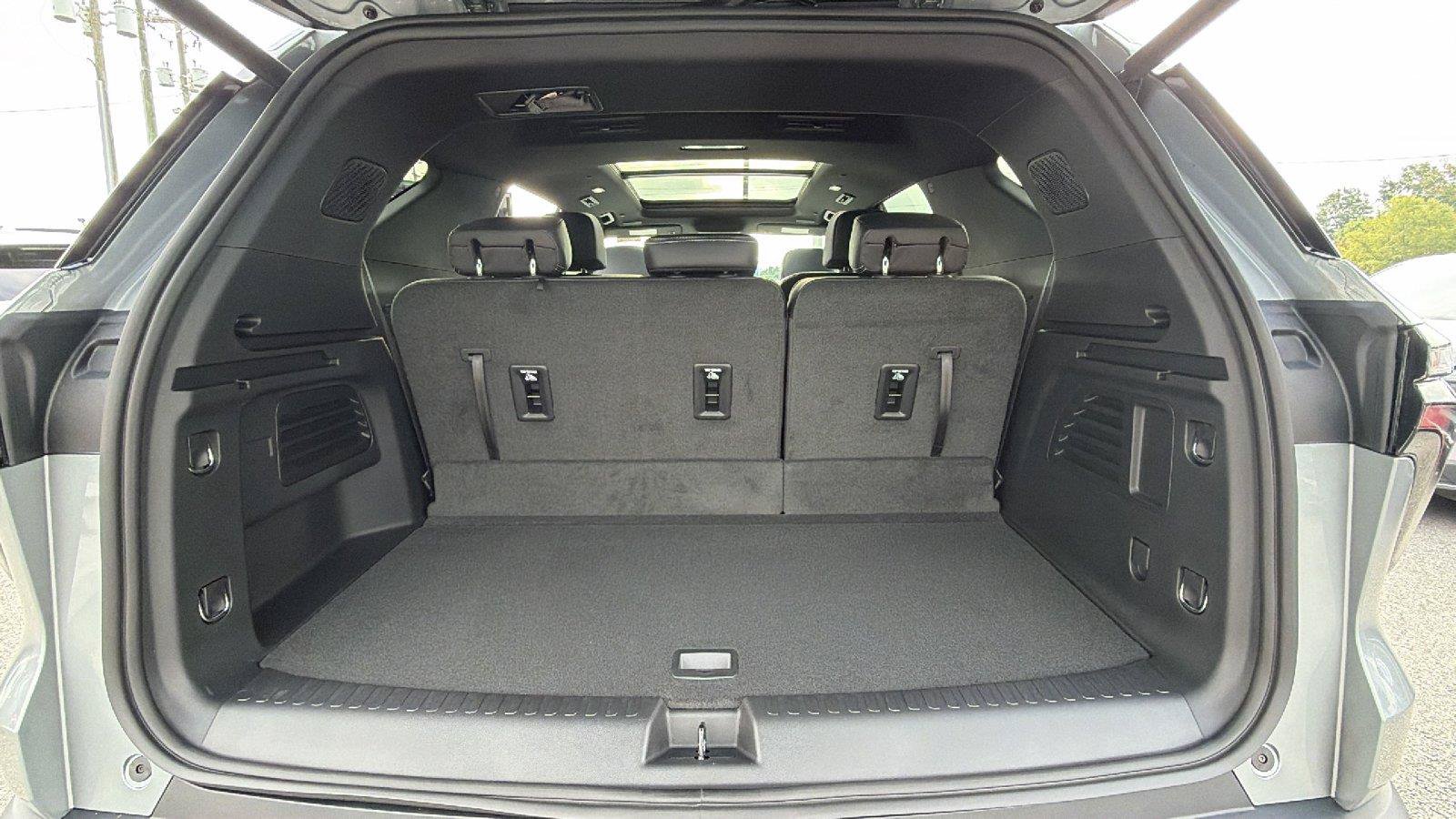 New 2027 Chevrolet Traverse LT w/ Sun and Wheel Package FWD image 14