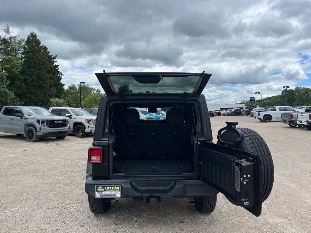 Used 2024 Jeep Wrangler Unlimited Sport AWD/4WD image 10