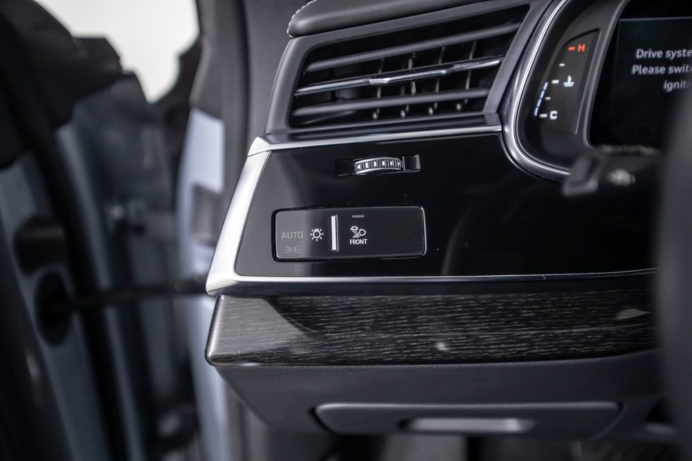 Used 2025 Audi Q8 Prestige image 34