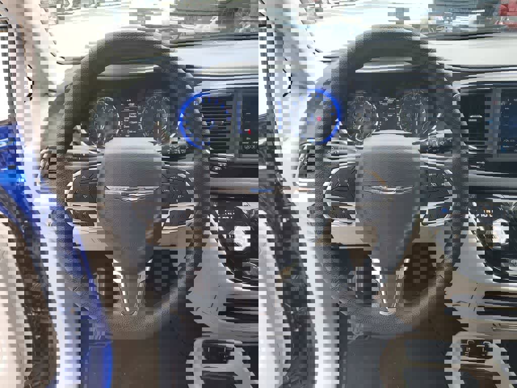 Used 2020 Chrysler Pacifica Touring w/ Tire & Wheel Group image 22